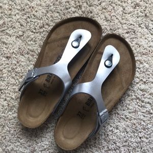 *NIB* Silver Gizeh Birkenstock Sandals
